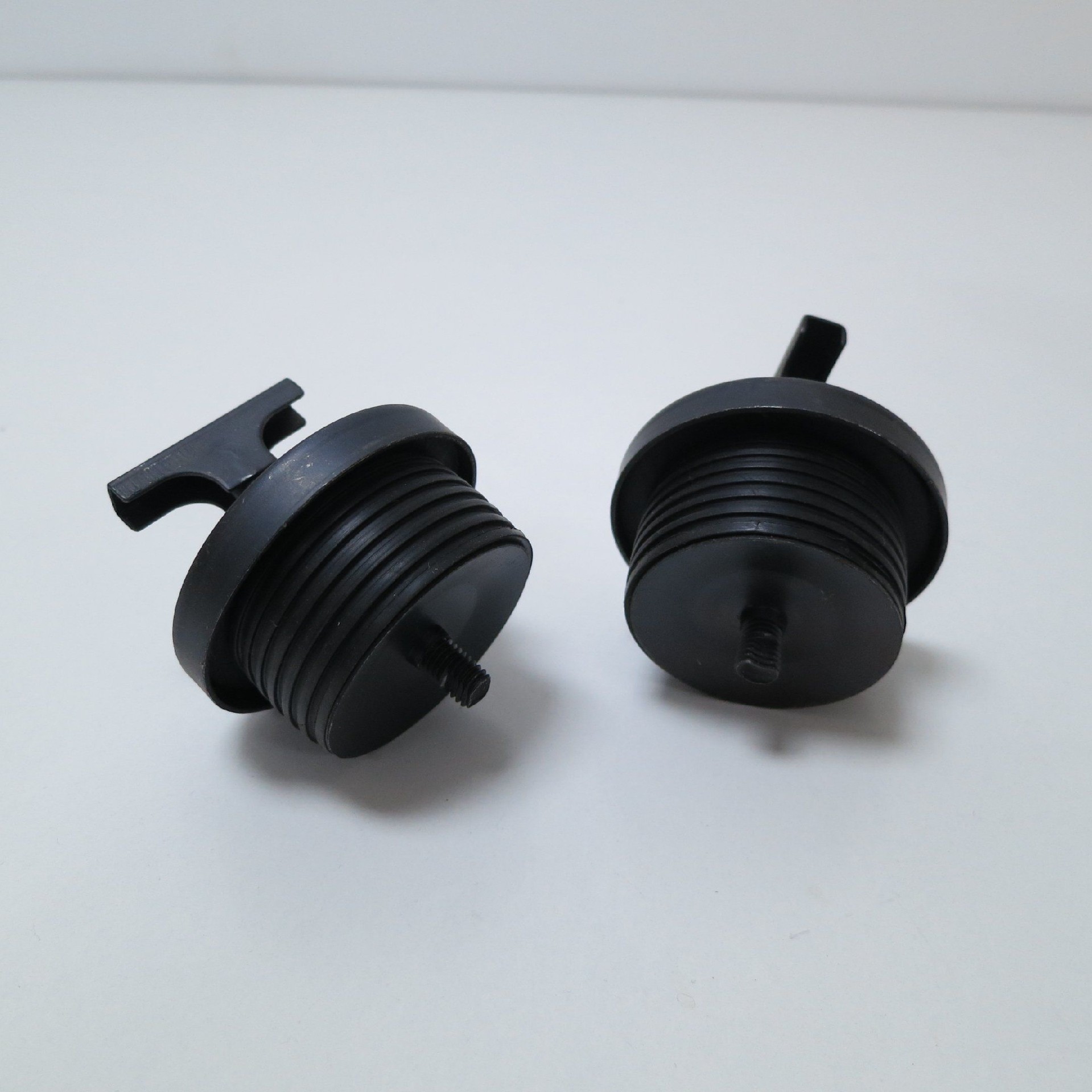 High Quality OEM Oil Filler Cap 101302 for Diesel Engine Spare Parts and Construction Machinery